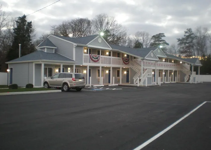 Village Inn & Suites - Smithville