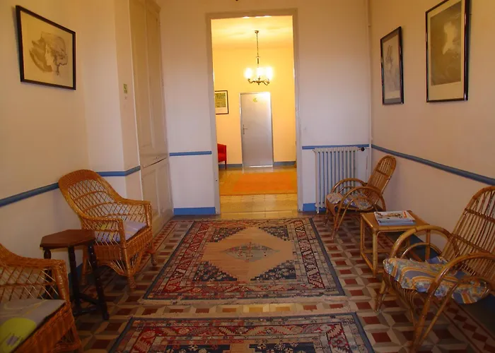 Hostal Adarnius