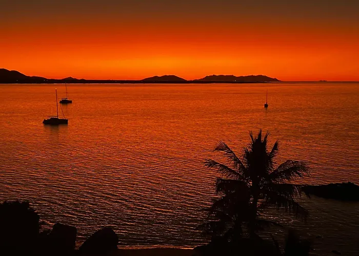 Coral Cove Apartments - Absolute Beachfront Resort Bowen