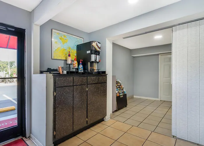 Econo Lodge Inn & Suites Virginia Beach - Norfolk