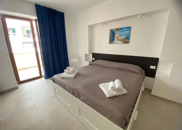 Manfredi Sea Room