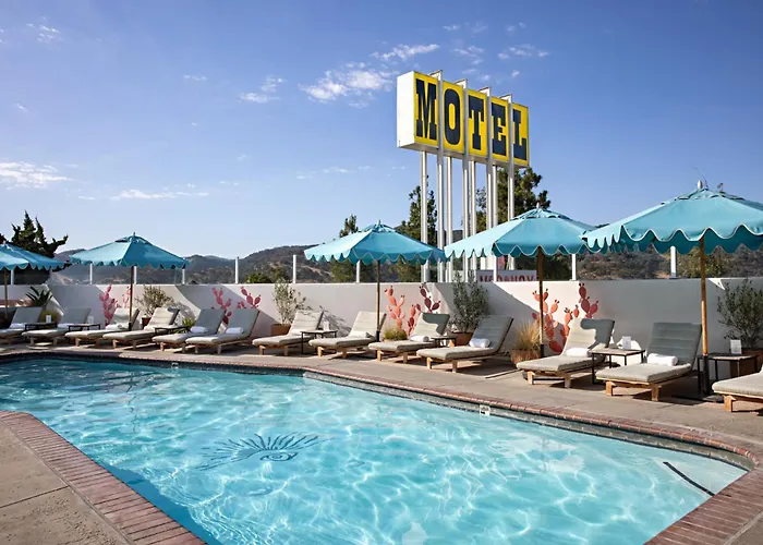 Skyview Los Alamos - 21 & Over Pool