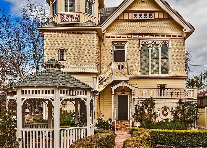 Victorian Mansion Bed And Breakfast Inn
