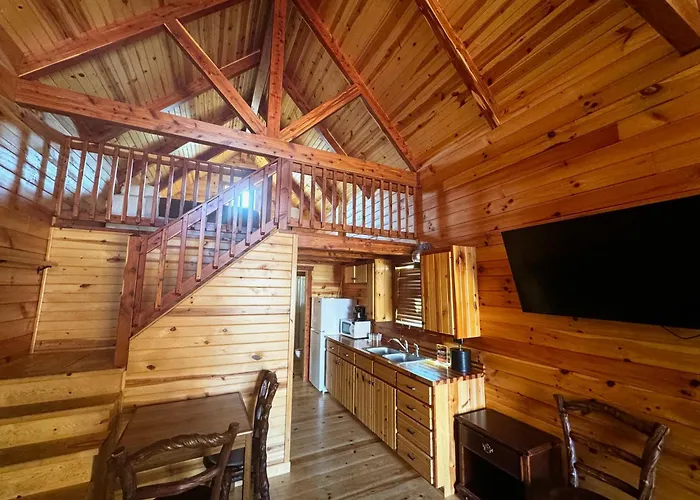 Cabins Of Mackinac & Lodge Mackinaw City