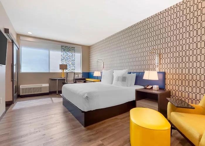Glo Best Western Dallas South Desoto