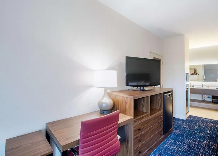 Econo Lodge Inn & Suites Foley-North Gulf Shores