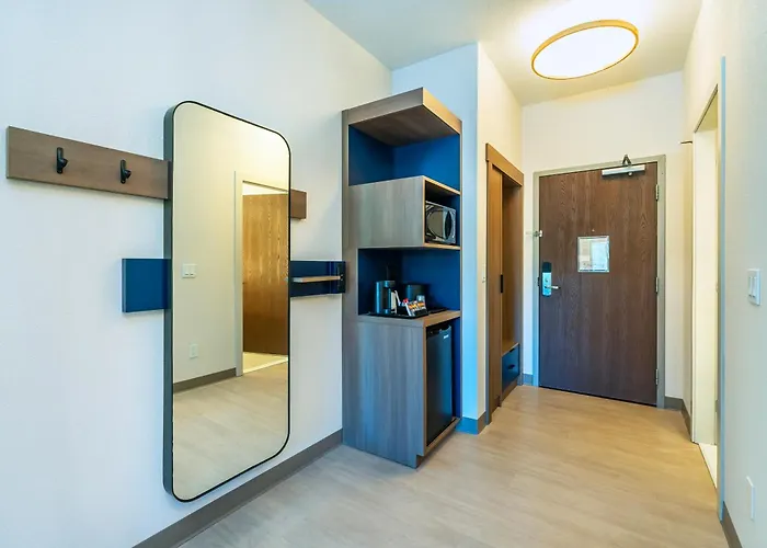 Comfort Suites Kelowna