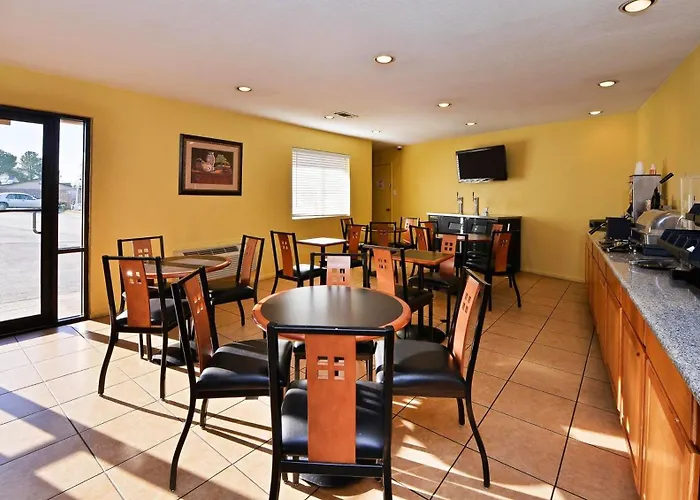 Xecutive Inn And Suites