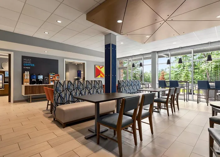 Holiday Inn Express & Suites Rhinelander By Ihg