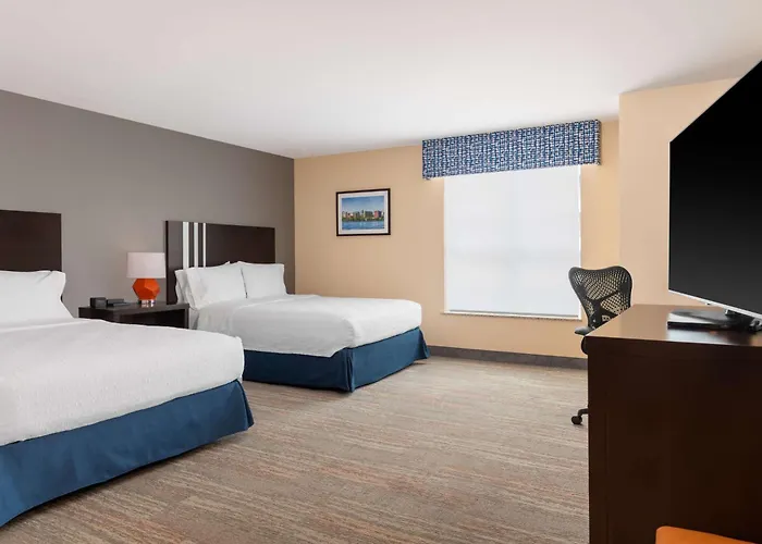 Hampton Inn & Suites Madison Downtown