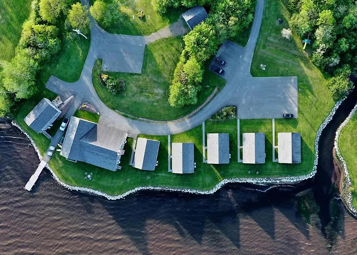 Keltic Quay Cottages & Bayfront Lodge Whycocomagh