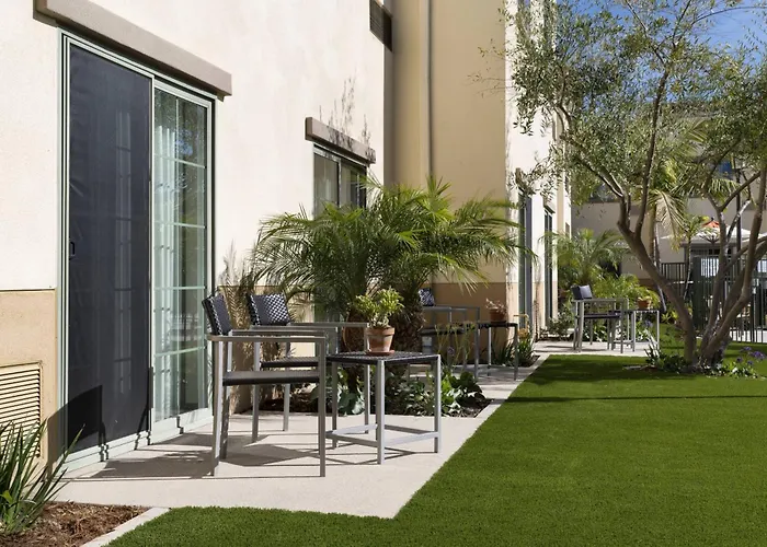 Courtyard By Marriott Santa Barbara Goleta Hotel