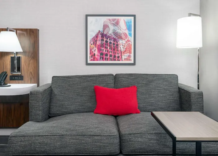 Hampton Inn & Suites Cleveland-Beachwood