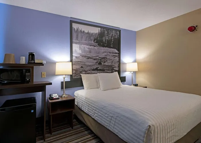 Super 8 By Wyndham Kamloops On The Hill Hotel