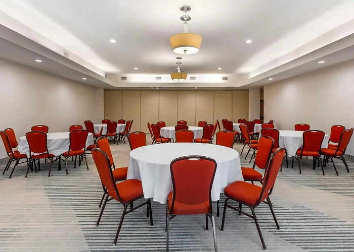Comfort Inn & Suites Verona At Turning Stone Resort Casino