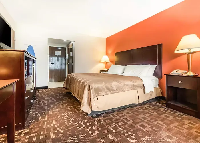 Quality Inn & Suites Lawrenceburg