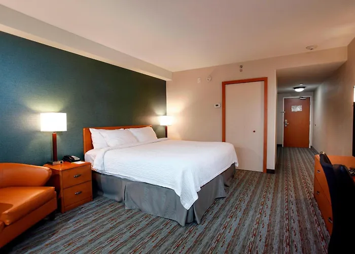 Sudbury Hotels With Jacuzzi in Room