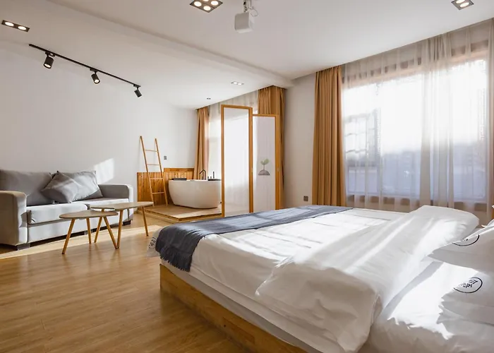 Shangri-La Jinwushe Boutique Inn