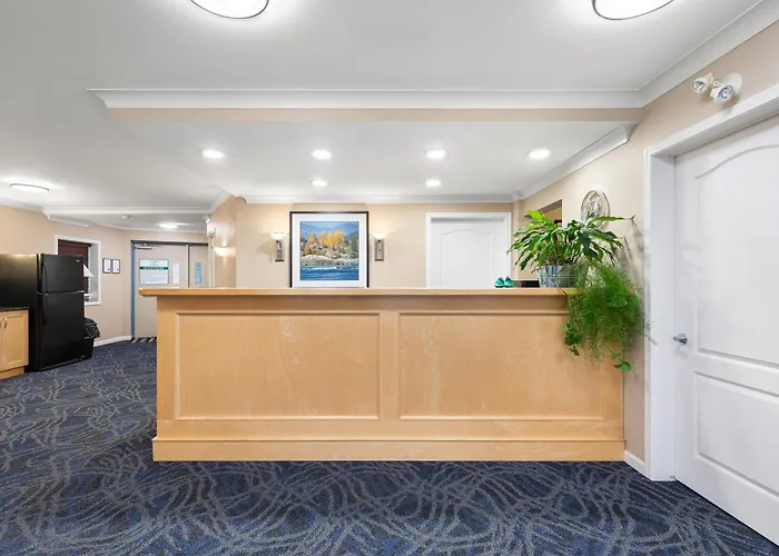 Glenwood Inn & Suites Trail