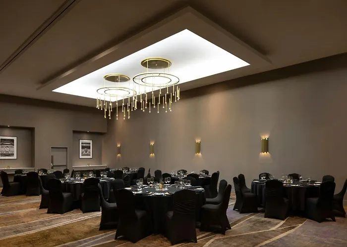 Courtyard By Marriott Montreal Airport Hotel Dorval