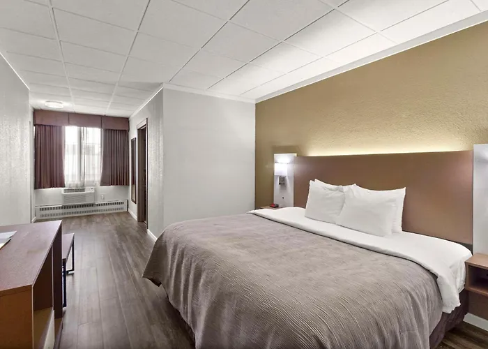 Quality Inn & Suites Green Bay Downtown