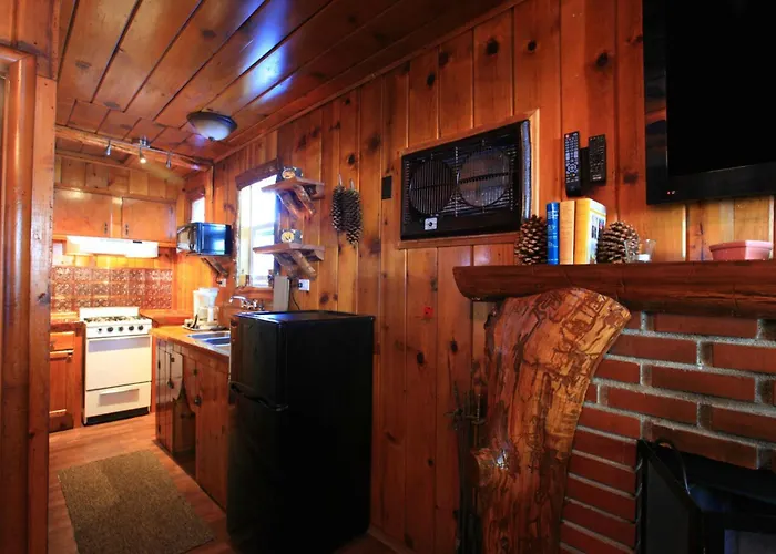 Sleepy Hollow Cabins And Hotel Crestline