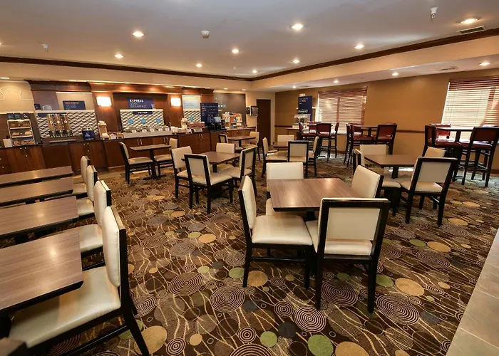 Holiday Inn Express Hotel & Suites Grand Forks By Ihg