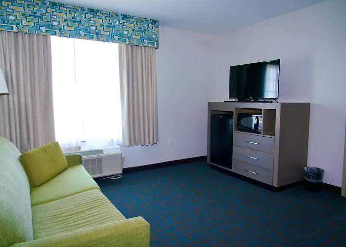 Woodbury Hotels With Jacuzzi in Room