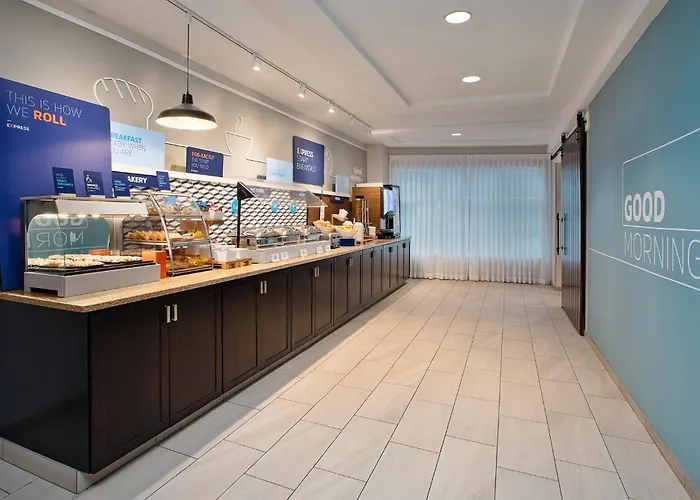 Holiday Inn Express Hotel & Suites Grand Rapids-North By Ihg Walker