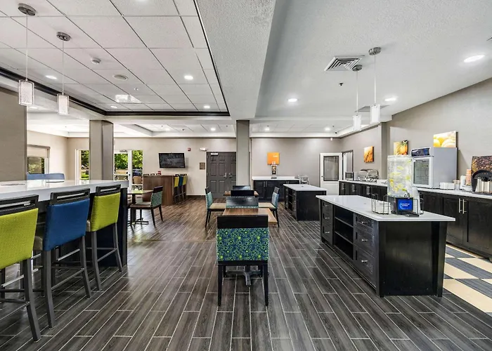 Comfort Inn & Suites Logan Near University