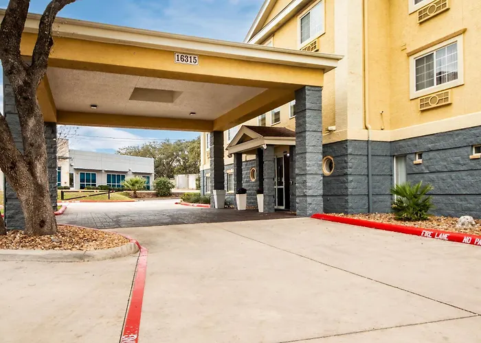 Quality Inn & Suites Airport - Stone Oak