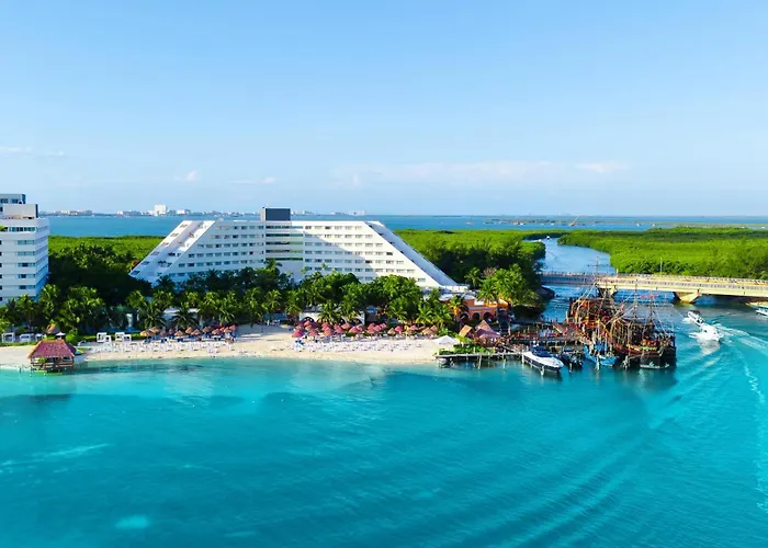 Grand Oasis Palm