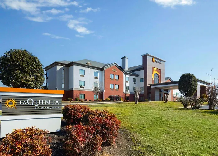 La Quinta By Wyndham Loudon Hotel