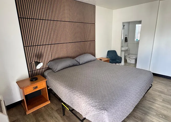 Mac'S Motel