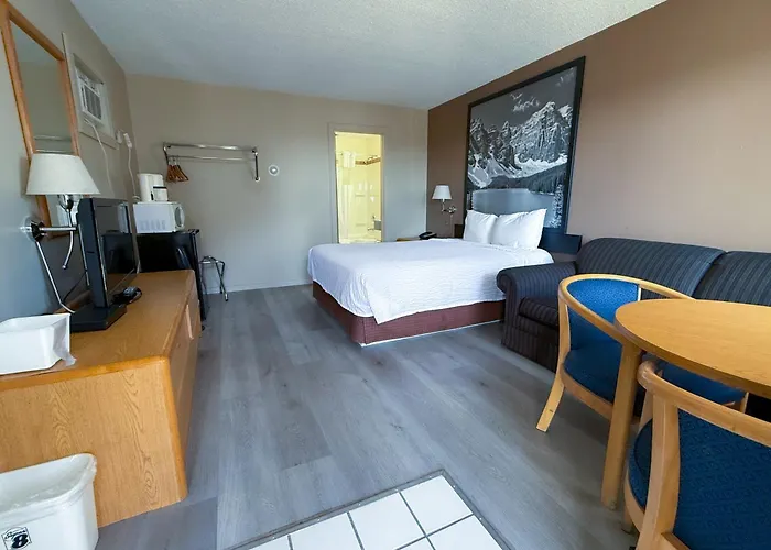 Super 8 By Wyndham Medicine Hat Ab