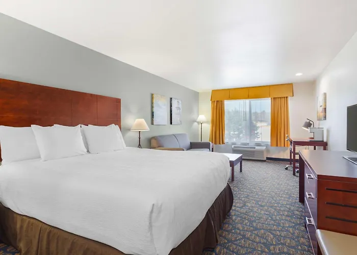 Best Western Plus Villa Del Lago Inn Patterson