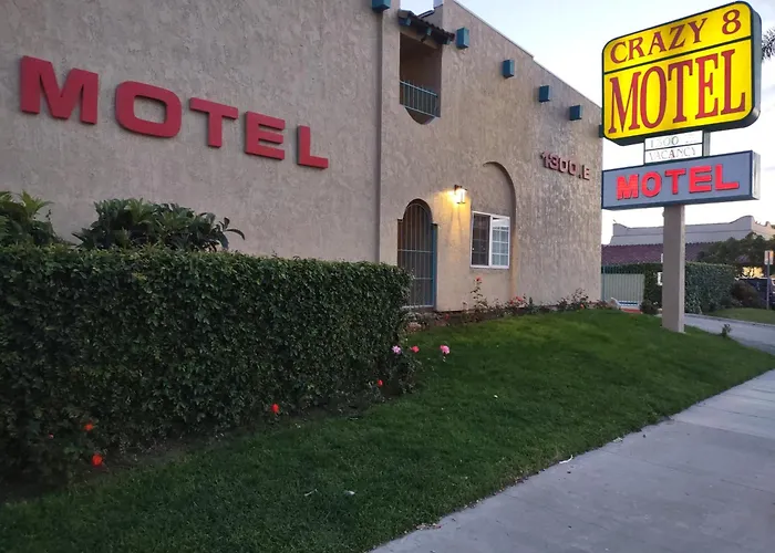 Crzy 8 Motel