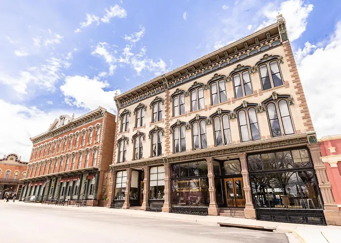 Historic Plaza Hotel