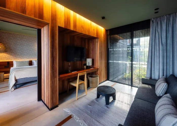 Wood Hotel & Spa Saint-Paul