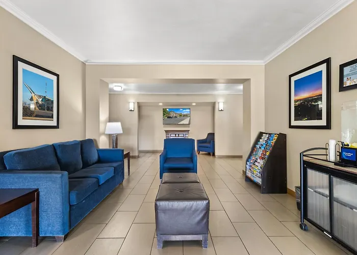 Comfort Inn & Suites Lancaster Antelope Valley