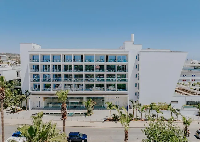 Seasons Hotel (Adults Only)