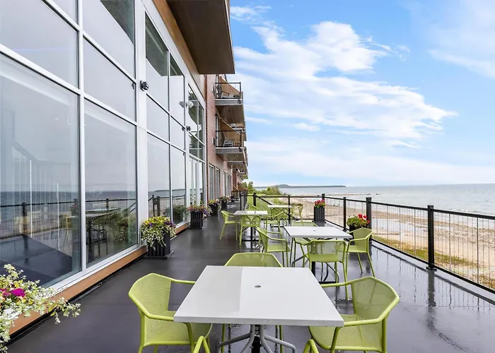 Hampton Inn St Ignace Lakefront Mackinac Evergreen Shores