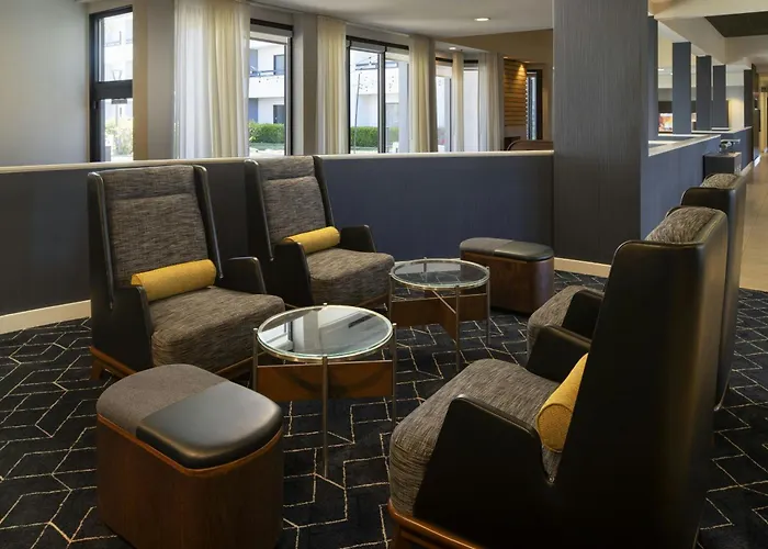 Courtyard By Marriott Fresno