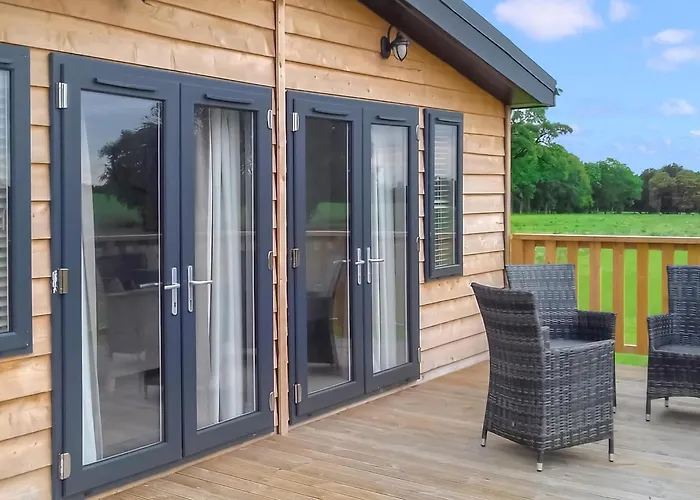 Cherry Bird Lodge Escape