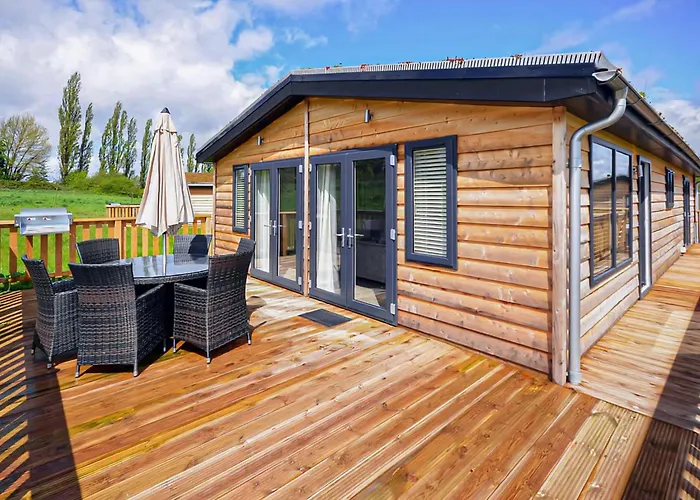 Cherry Bird Lodge Escape