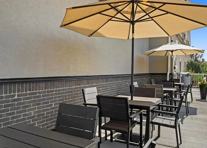 Ramada By Wyndham Drumheller Hotel & Suites