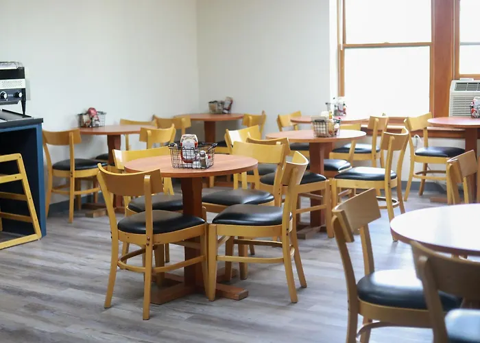 Illini Inn & Suites