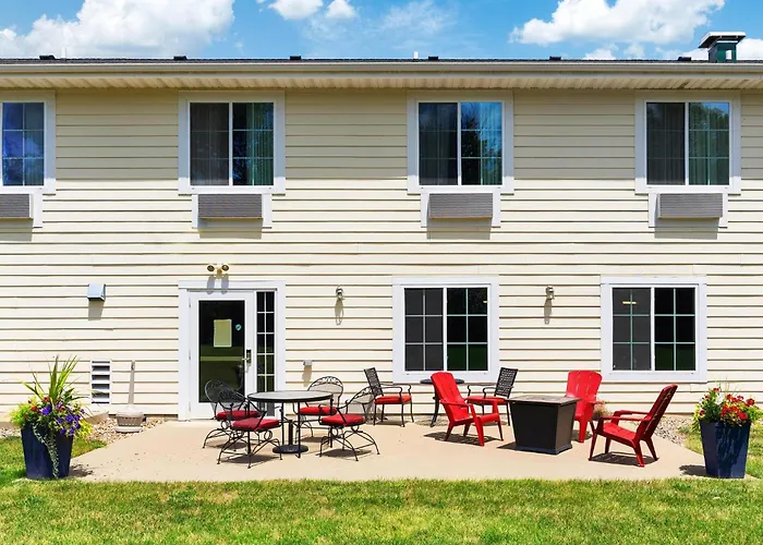 Cobblestone Hotel & Suites - Knoxville