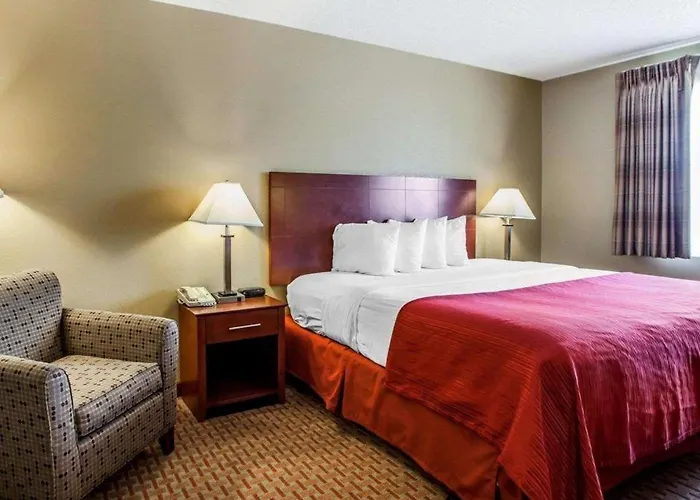 Quality Inn & Suites Davenport Near I-80
