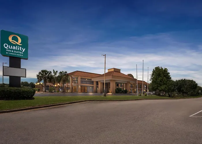 Quality Inn & Suites Near Robins Air Force Base